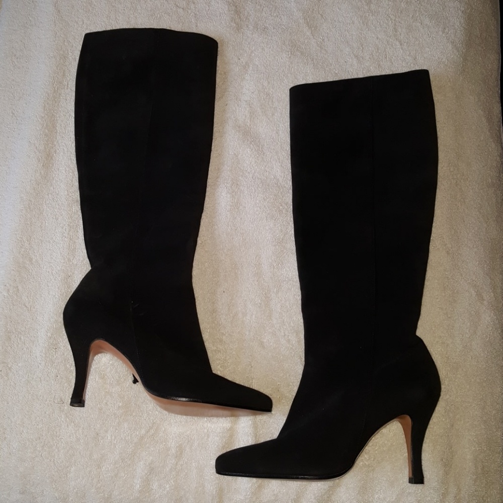 Ferragamo Black Suede heels